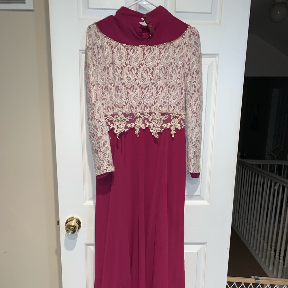FAMELIN modest Burgundy dress with full sleeves size medium